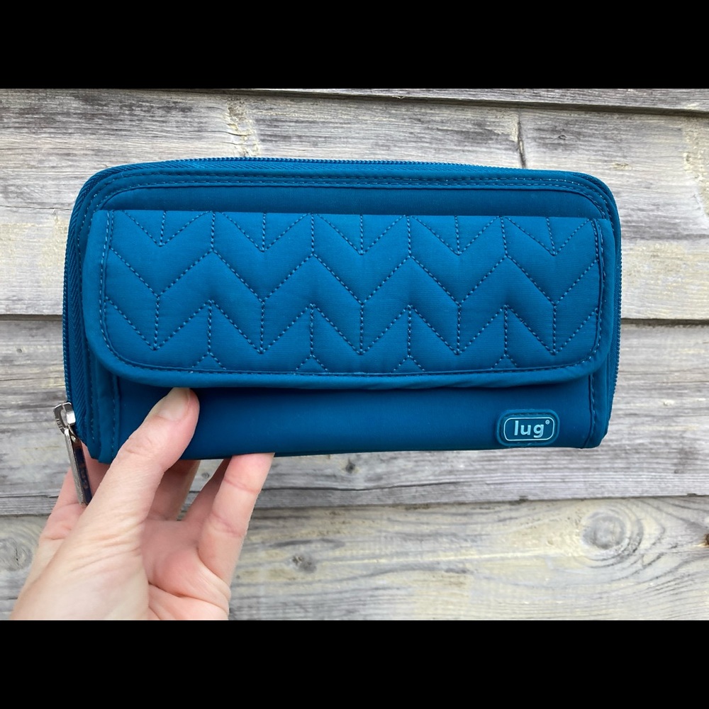 Lug wallet. Zipper wallet.